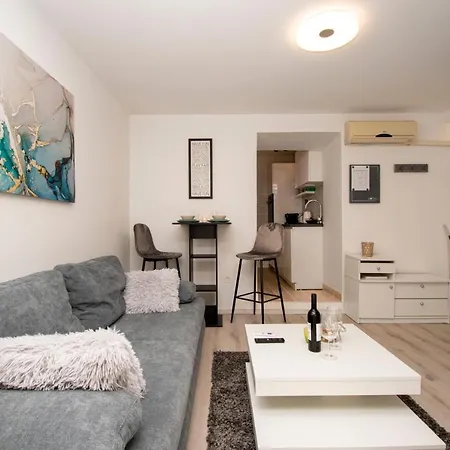 Apartment Oasis